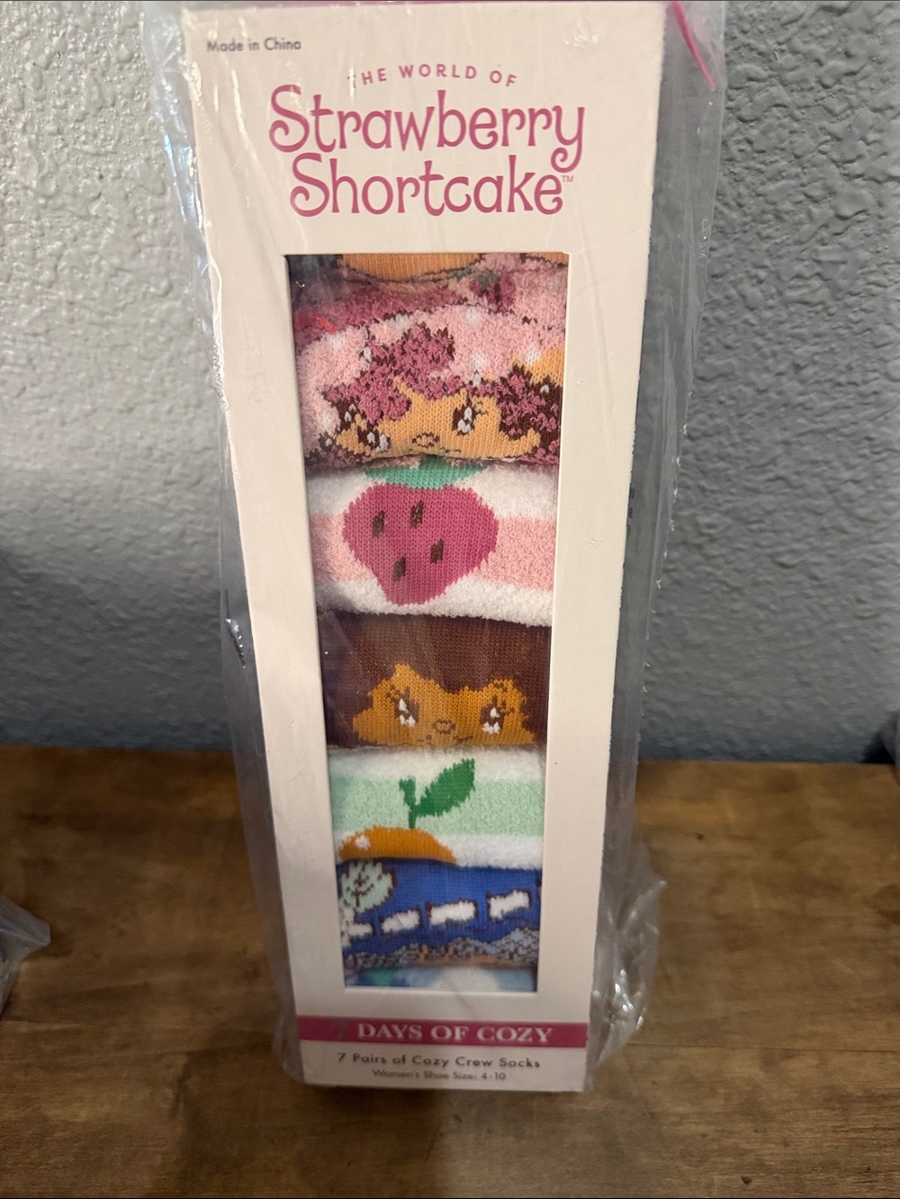 Strawberry Shortcake 7 days of cozy socks Womens size 4-10